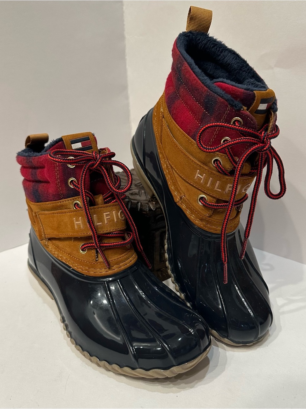 Tommy Hilfiger Insulated Duck Boots Womens 7M Navy Brown Tan Leather Red Plaid